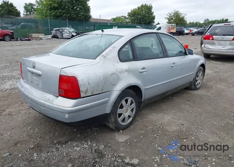 2000 Volkswagen Passat Gls from USA, damaged, VIN WVWMA23B6YP224996